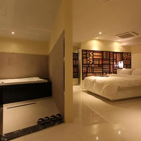 Christie Hotel 크리스티 호텔